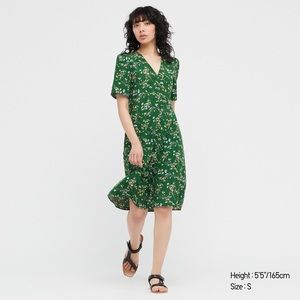 Uniqlo Printed V-Neck Short-Sleeve Flare Dress